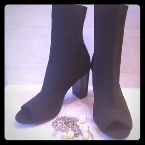 FLORENTINA KNIT SOCK OPEN TOE BOOTIE SIZE 8